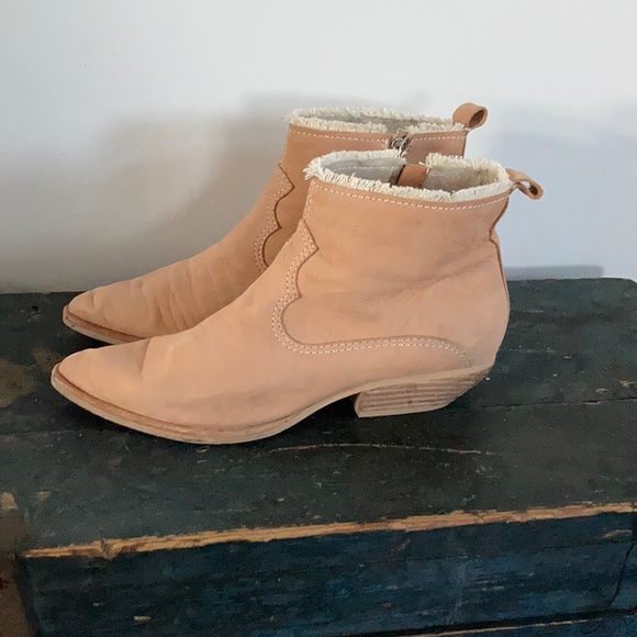 Tan Dolce Vita fray bootie - Picture 2 of 4